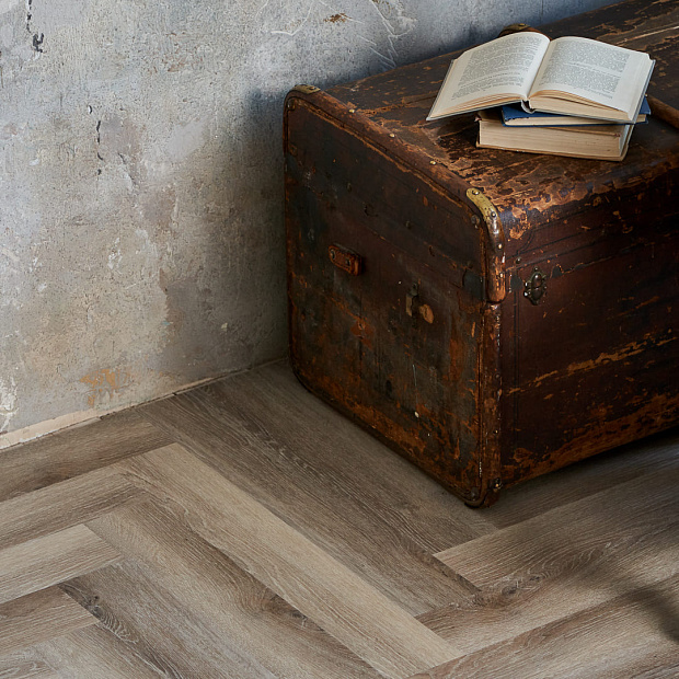 Vinilam Parquet Herringbone IS11122  (Паркет Эрмитаж)